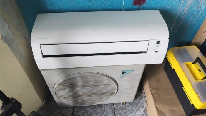 Ar condicionado Daikin 12000 quente e frio R$ 1.800,00