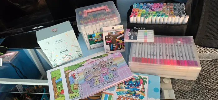 Kit Colorir Bobbie Goods Livros + Canetinhas Marcadores