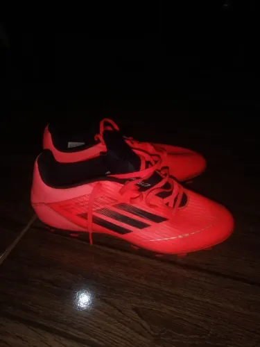 Vendo essa chuteira da Adidas f50 número 39