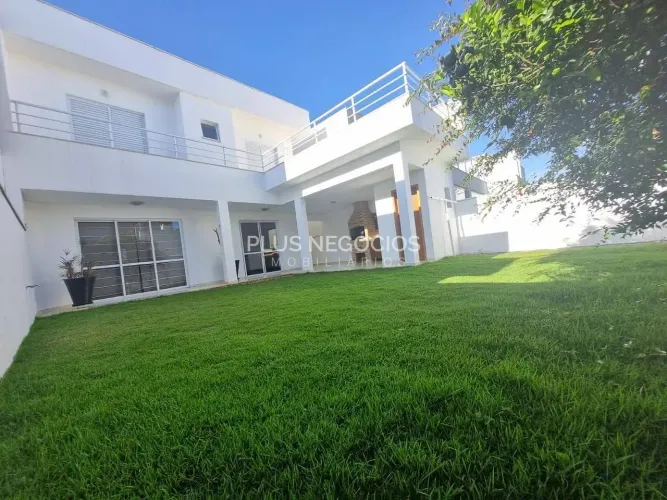Casa à Venda | Villa do Bosque | 3 suítes | 280 m² | Conforto e Natureza