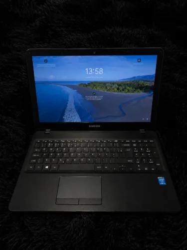 Notebook Samsung i3 5th Seminovo