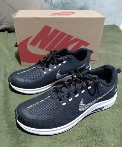 Tênis da Nike muito bom para seu dia a dia confortável para quem trabalha se movimentando