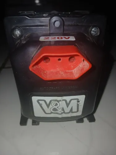 Transformador 220 pra 110 ou 110 pra 220.