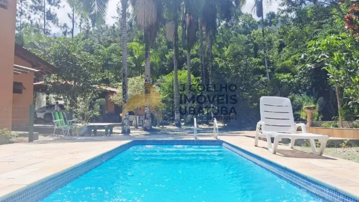 Casa de 4 dormitórios no condomínio da Ressaca no centro em Ubatuba