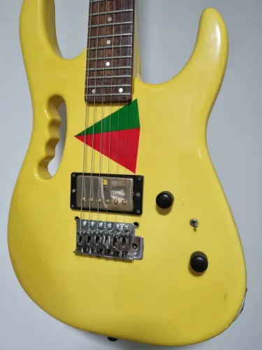Guitarra luthier inspirado no modelo do steve vai antigo