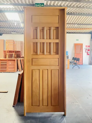 PORTA EM MADEIRA (valor à vista)
