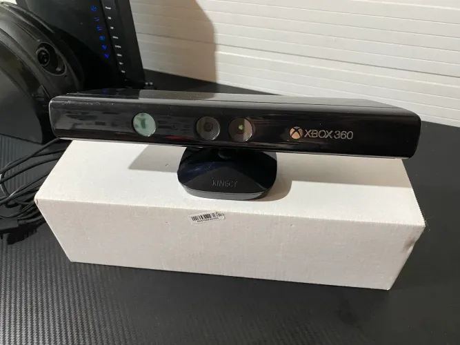 Kinect Xbox 360 c/ Caixa + Jogo