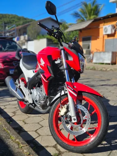 Honda CB Twister 250 ABS 2022 - Conforto, economia e confiabilidade