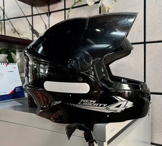 Capacete número 58 seminovo