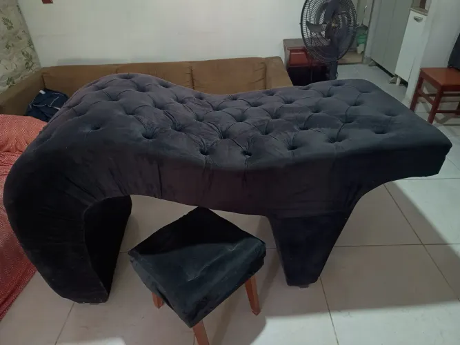 Maca Estética / Divã Luxo Capitone Preto + Puff