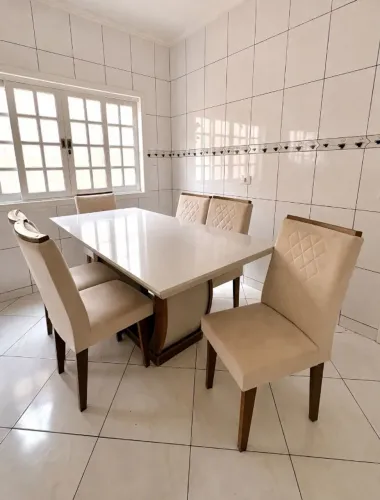 Mesa de jantar com 6 cadeiras