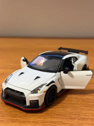 Miniatura em metal 1:32 Nissan GTR