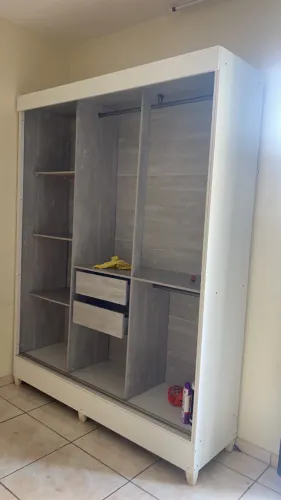 Guarda-roupa sem portas