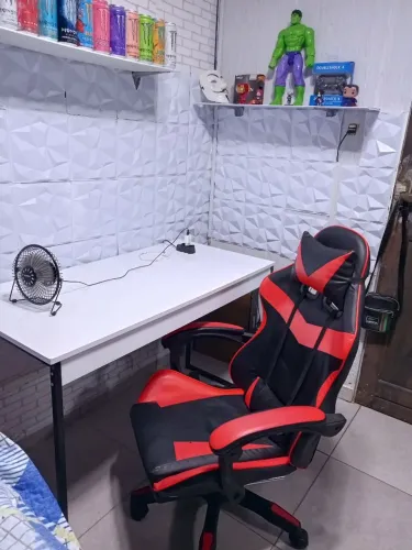 VENDO MESA + CADEIRA GAMER