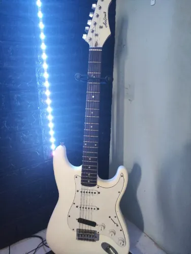 Guitarra Aria pro 2 strato