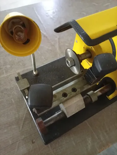 Máquina Copiadora de Chaves Moderna P20 Automática (pouco usada)