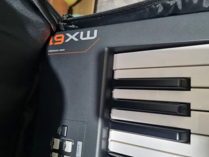 Teclado sintetizador yamaha mx 61v2