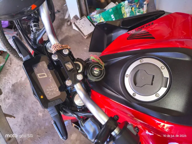 Moto impecável