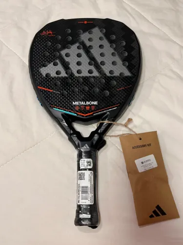Raquete de padel nova Adidas Metalbone 2026 de Ale Galán