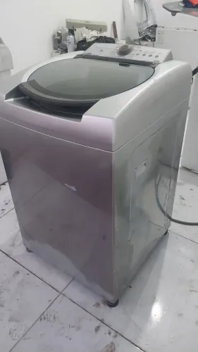 Máquina de lavar Brastemp 11kg com 3 meses de garantia funcionando perfeitamente .
