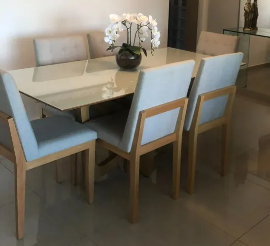 Mesa de jantar com 6 cadeiras