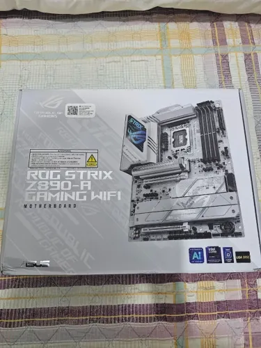 Placa Mãe ASUS ROG STRIX Z890-A GAMING WIFI ATX PCIe 5.0 LGA 1851