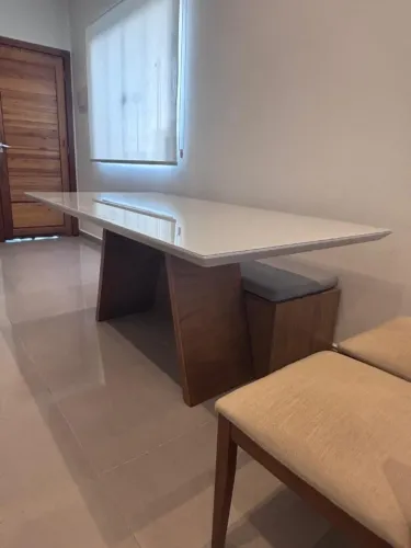 Mesas 1,80m Off White/Castanho + 2 Cadeiras Sparta e entrega gratuita