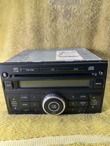 Rádio Nissan CY18G MP3