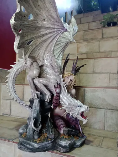 Estatueta Aarya Dragon em resina 
