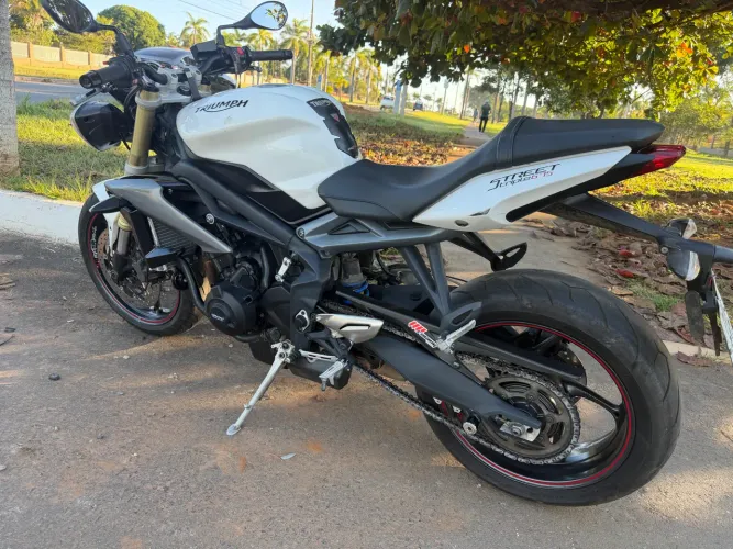 Street Triple 675 16/17 Nova