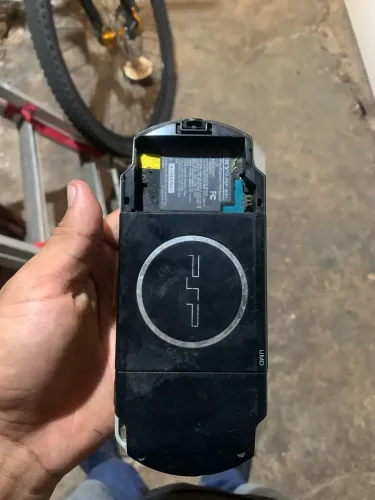 PSP usado e funcionando só sem 1 das baterias ( Porém funcionando )