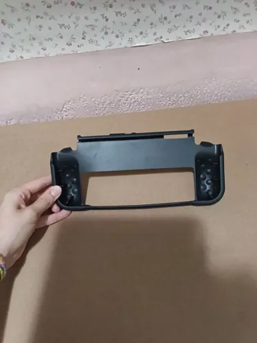 Vendo Capa Protetora Ergonômica Nintendo Switch OLED Preto Semi novo 