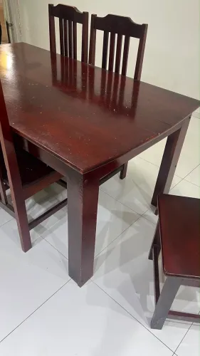 Vendo mesa de madeira 6 lugares