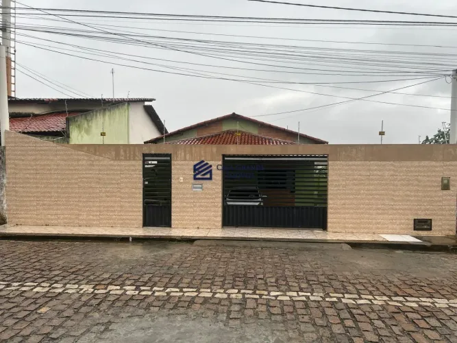 Casa à venda  Próxima à Av. Maria Lacerda