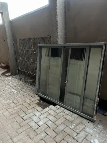 Janela de Ferro resistente com Grade e vidro