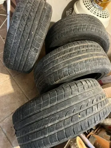 4 PNEUS 225 55 16 YOKOHOMA ORIGINAL DE MUSTANG OMEGA MERCEDES BMW AUDI
