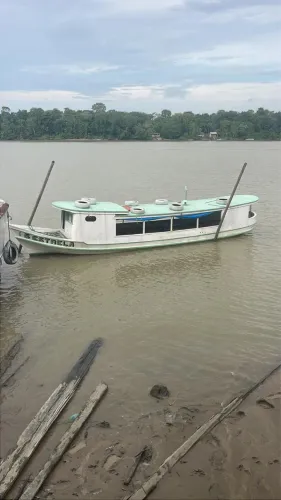 Vende se um barco