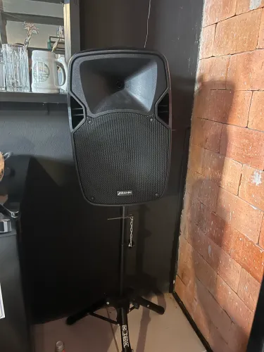 Caixa de som amplificada multiúso Frahm PW 200 Wireless. 