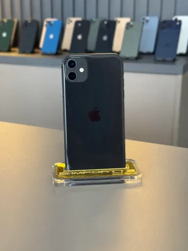 iPhone 11 64 gigas pequeno trincado na parte traseira