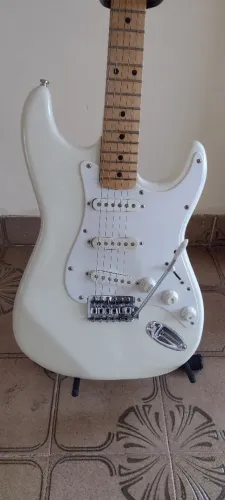 Guitarra Giannini stratosonic anos 80 restaurada ótimo estado funcionando perfeitamente 