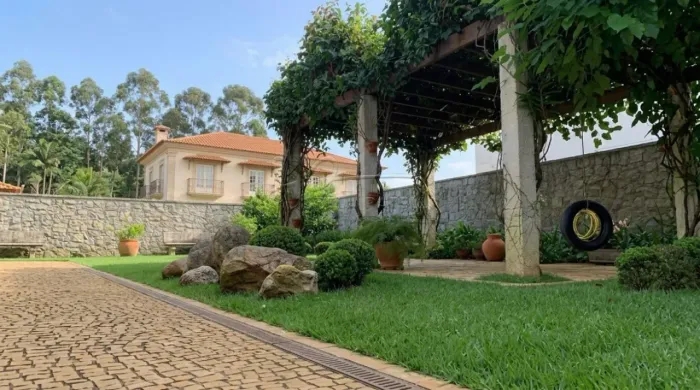 Casa sobrado de 656m² com 04 suítes para locação e venda - Bonfim Paulista