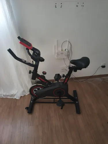 BICICLETA ERGOMÉTRICA POUCO USASA