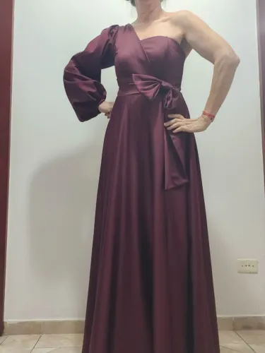 Vestido de Festa Marsala Longo - Brilho Fino, Modelagem de Alta Elegância -Vestido de Gala