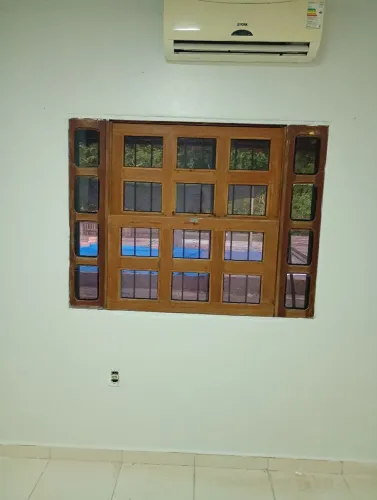 Janelas de madeira com vidro de corre