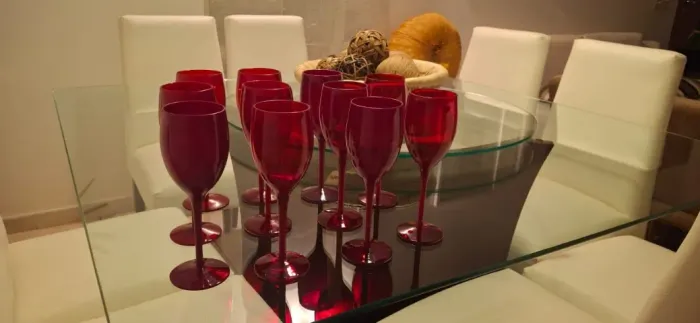 jogo de taças de vinho e champagne em vidro colorido