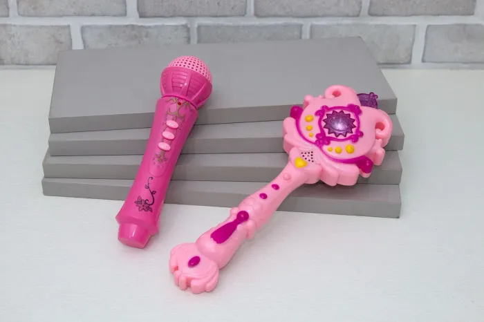 varinha mágica cetro rosa com luz rainha + microfone musical