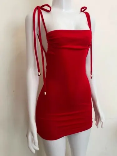 Vestido curto feito a mão 