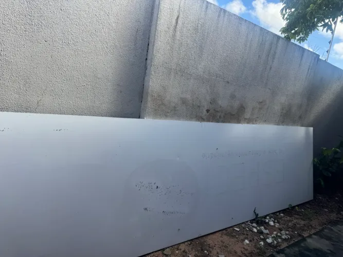 Vendo placa de loja em ACM 4x1.10cm