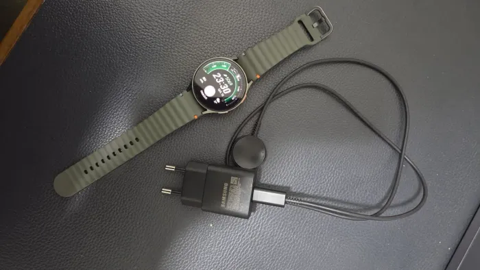 Relógio Samsung Watch7 menos de 1 ano de uso com película no vidro bateria ? ok