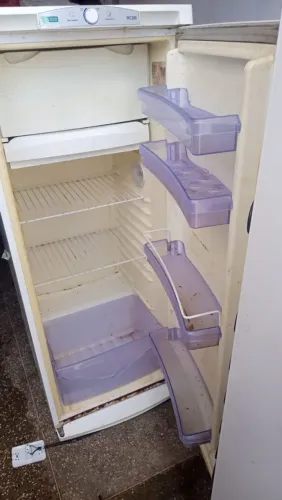 Geladeira toda boa